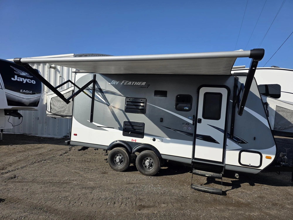 2016 Jayco Jay Feather 17xfd alt