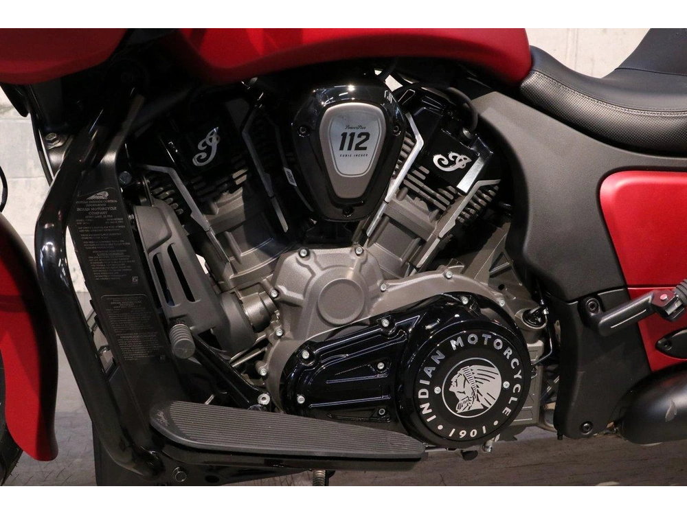 Indian Motorcycle Indian Challenger Dark Horse +112 & Powerband Audio 2026 alt