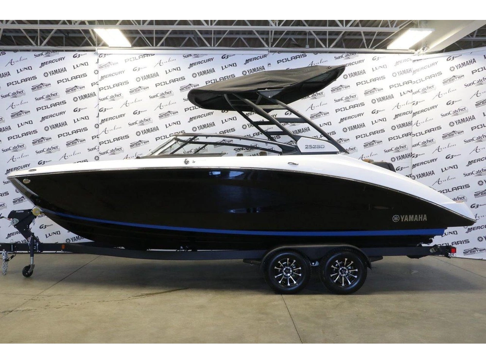 2026 Yamaha 252sd alt