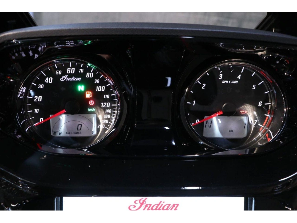 2026 Indian Motorcycle Indian Challenger Limited + 112 & Powerband Audio alt