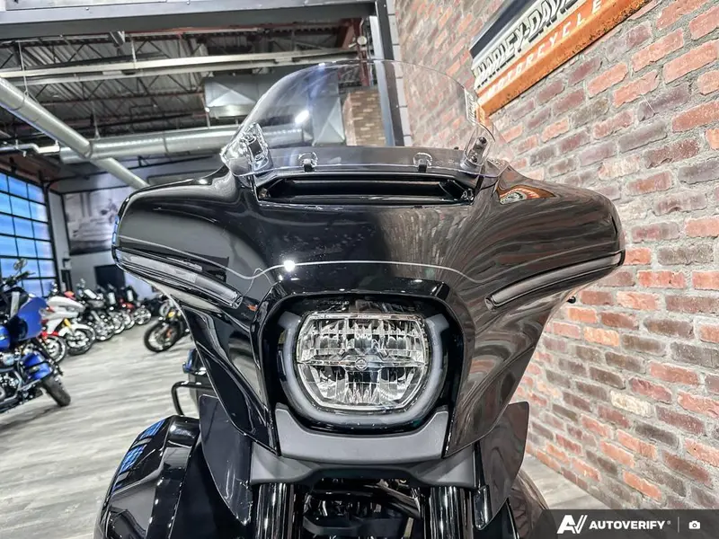 2026 Harley-Davidson Street Glide Limited thumbnail 16