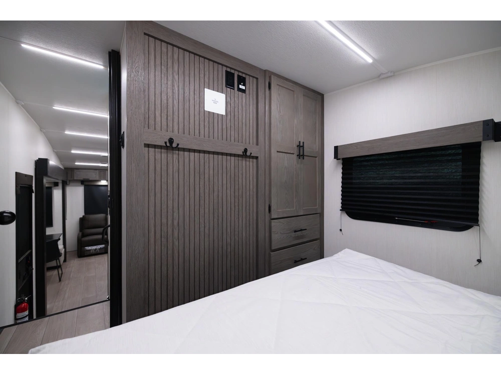 2026 Arctic Wolf 27sgs alt