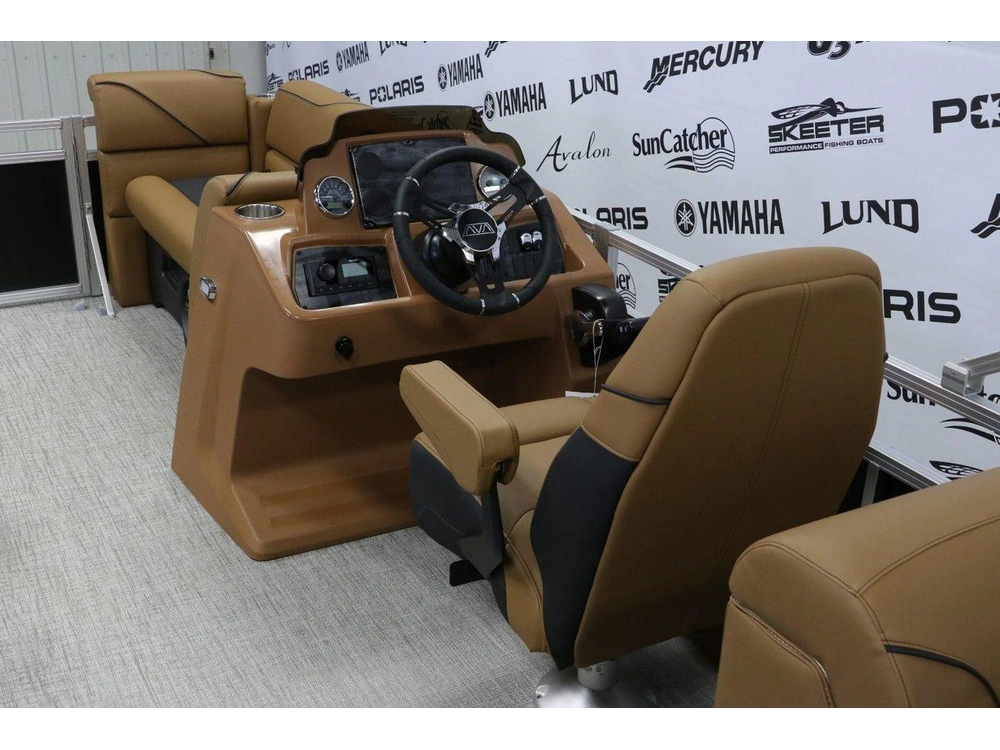 Avalon Venture 2180 Quad Lounger + Yamaha 70 Hp 2026 alt