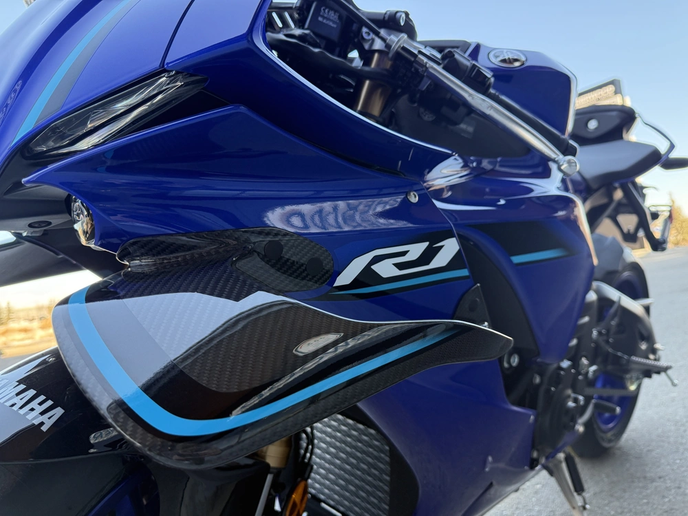 2026 Yamaha R1 alt