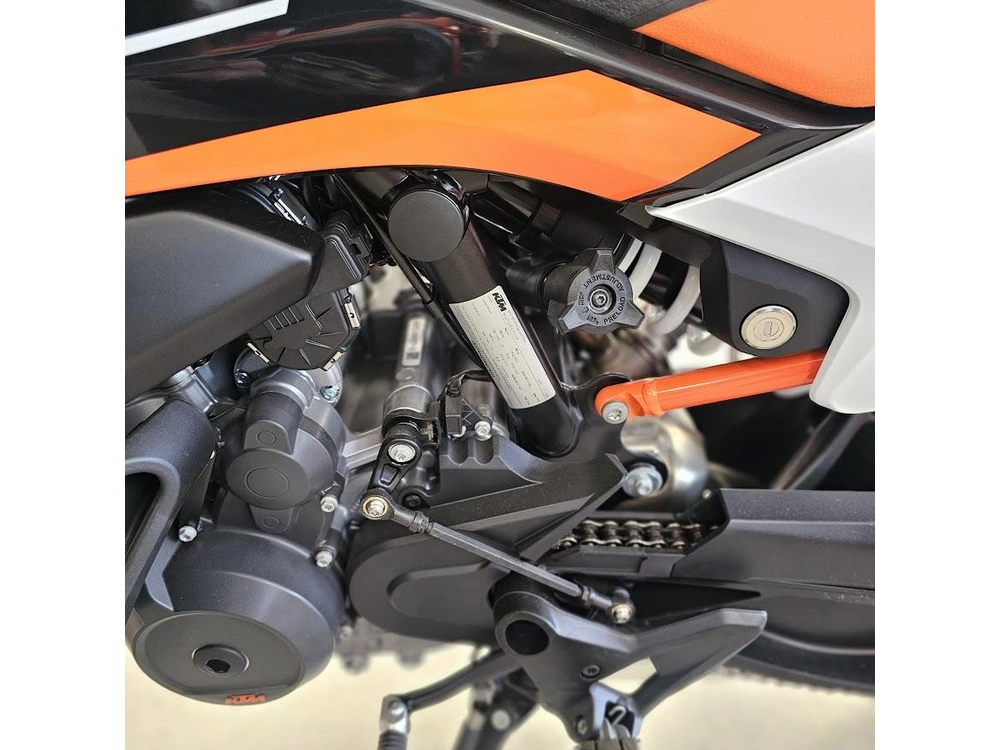 2024 Ktm 890 Smt alt