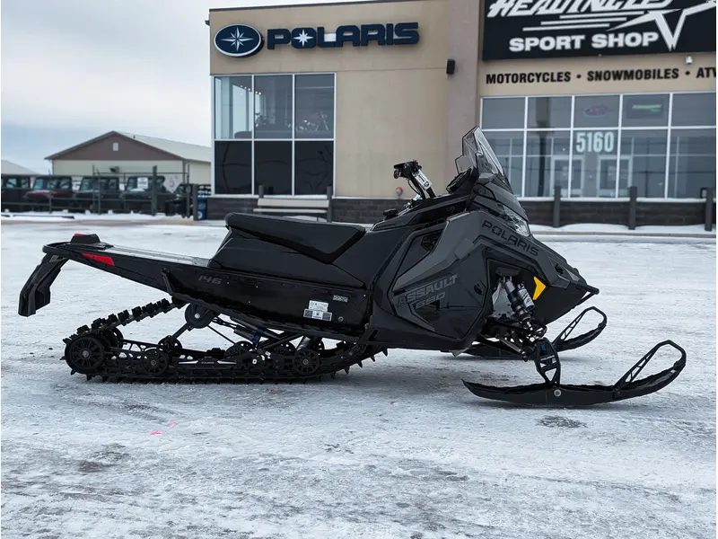 2025 Polaris 650 Switchback Assault 146 // Shadow Gray/Gloss Black