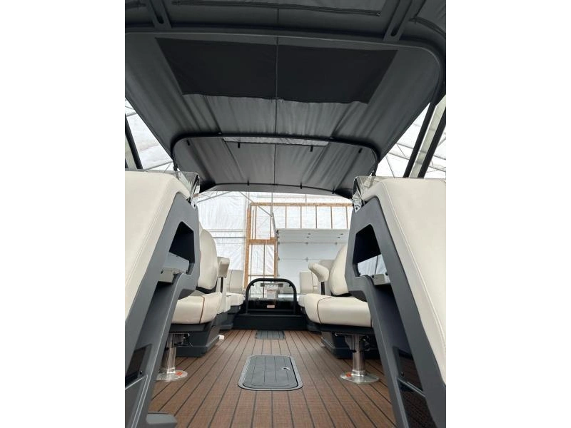 Manitou 24 Explore Navigator Stealthde 2025 alt