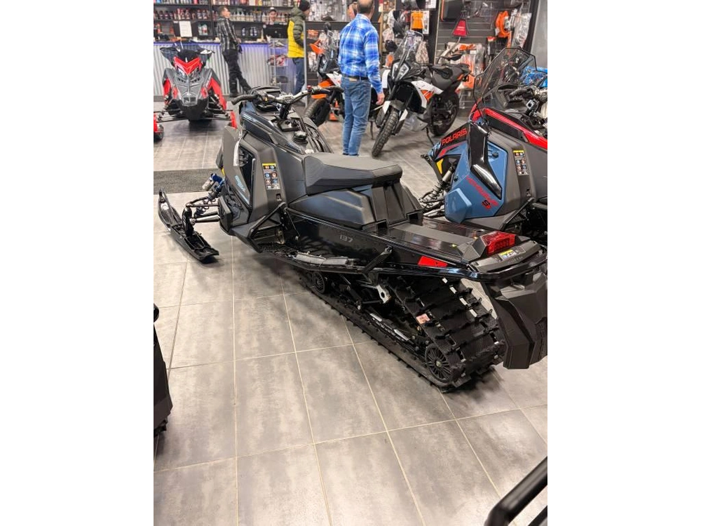 Polaris 850 Indy Vr1 137 2025 alt
