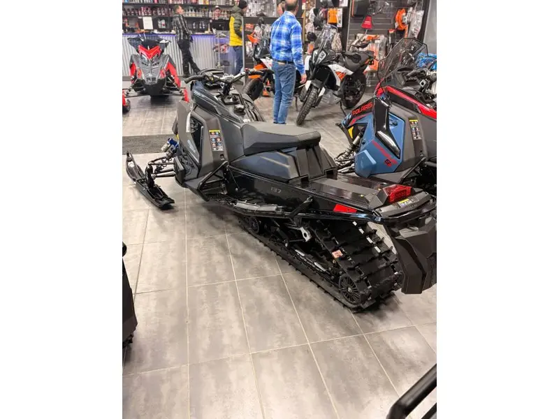 Polaris 850 INDY VR1 137 2025