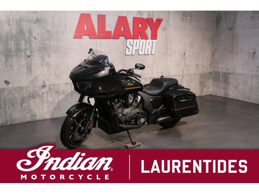 Indian Motorcycle Indian Challenger Dark Horse +112 & Powerband Audio 2026 alt