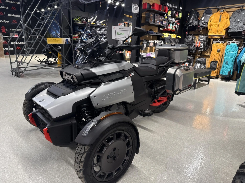 2025 Can-am J2sa alt