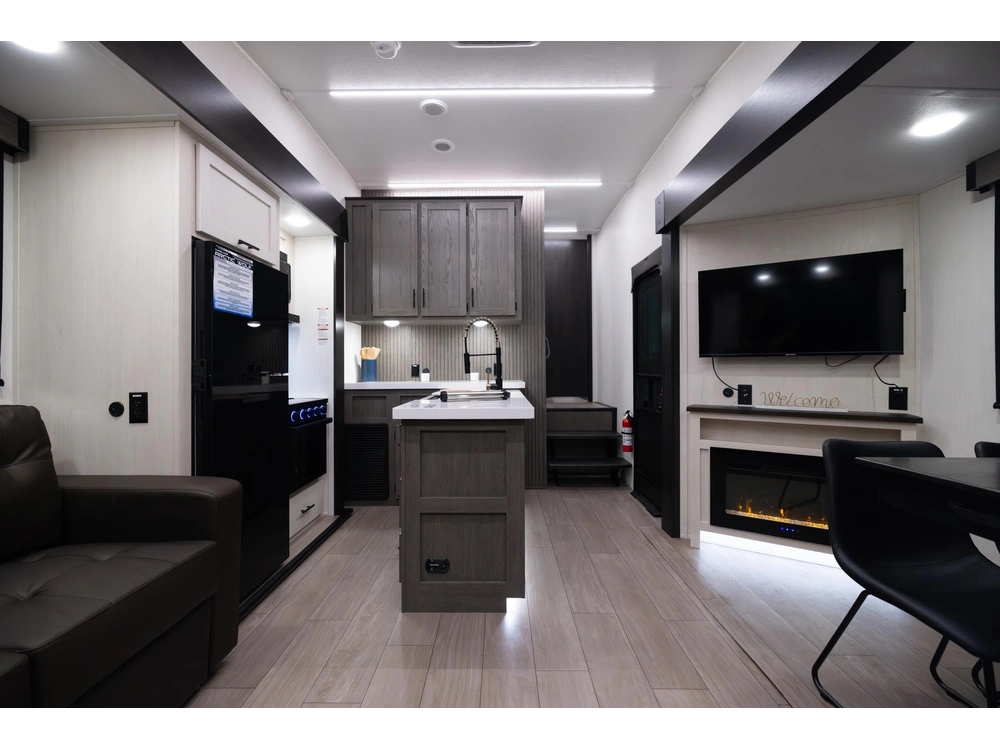 2026 Arctic Wolf 27sgs alt