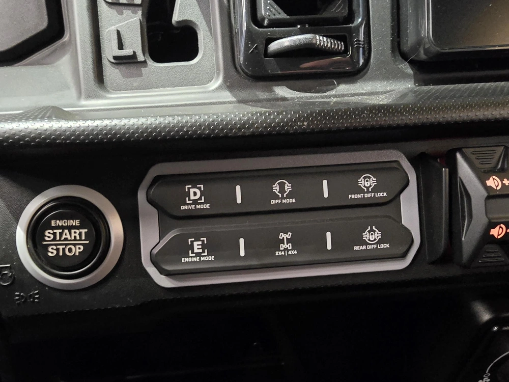 2026 Brp Defender Limited Cab Hd11 alt