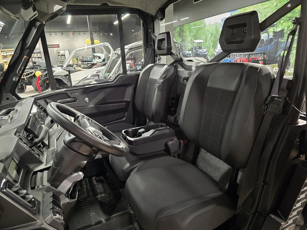 2026 Brp Defender Xt Cab Hd11 With 10.25 In. Infotainment alt