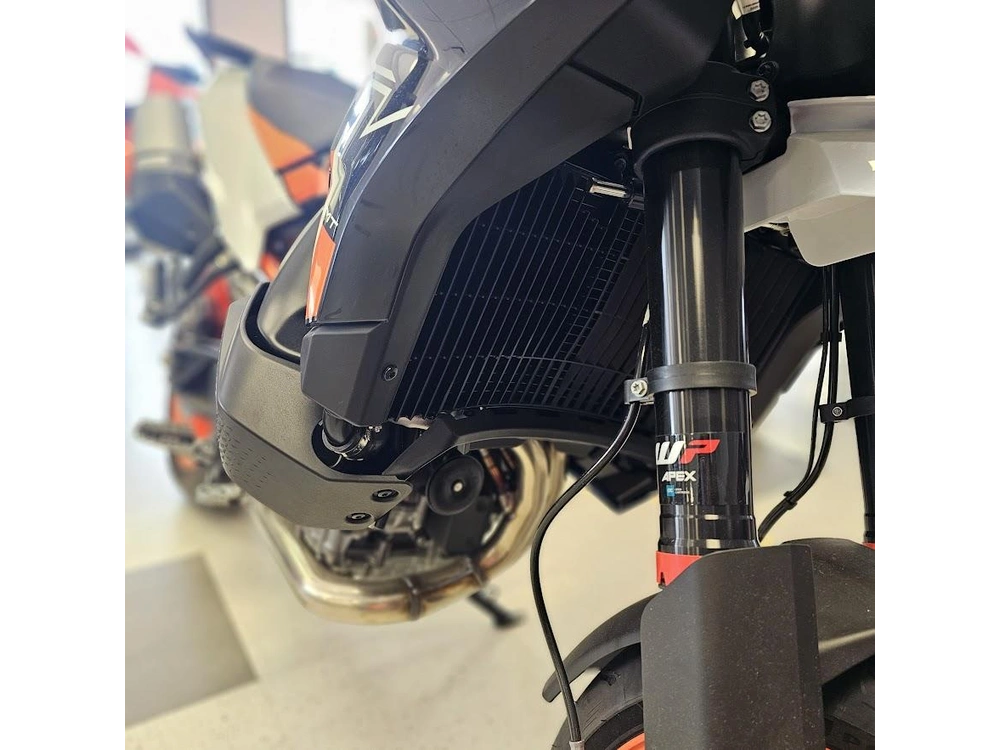 2024 Ktm 890 Smt alt
