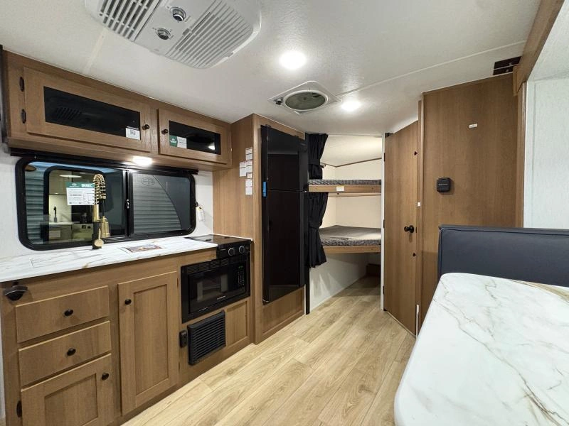 Coachmen Apex Nano 208bhs 2026 alt