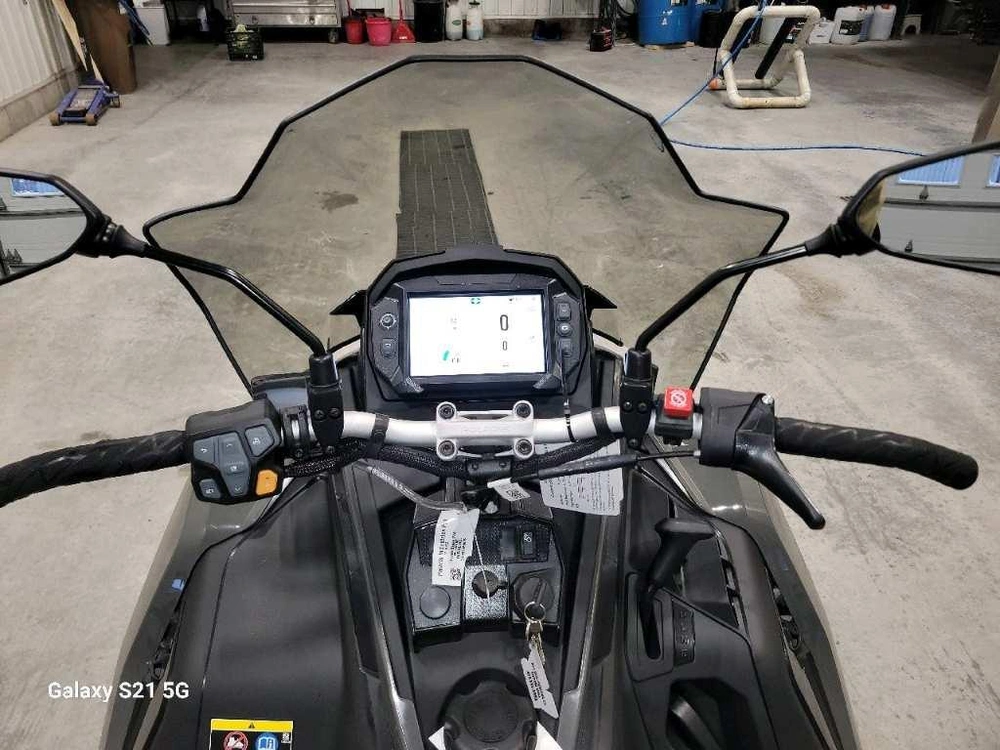 Polaris Titan 650 Adventure 155 1.8 2025 alt