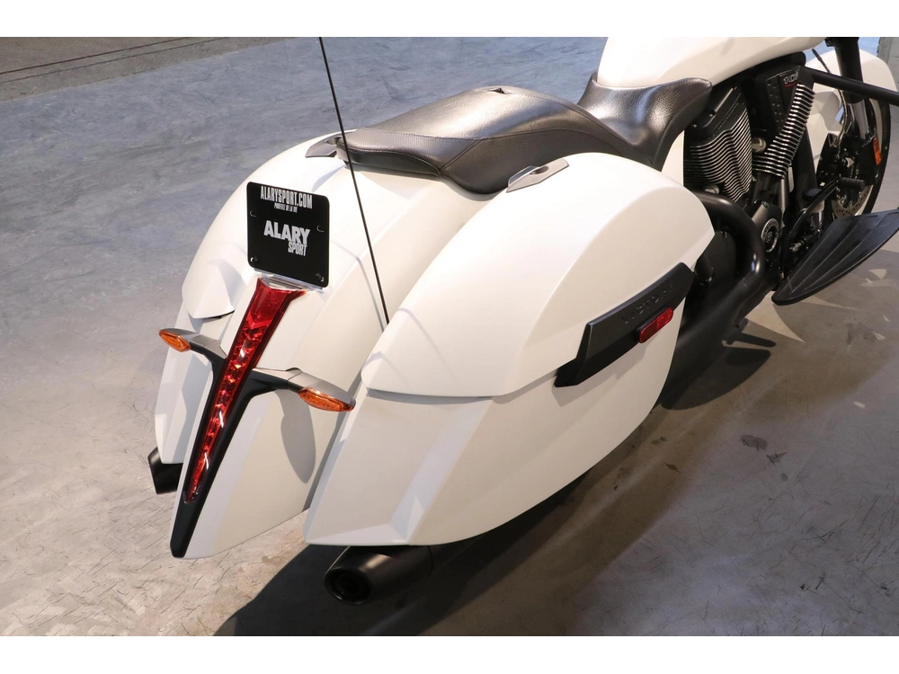 2016 Victory Motorcycles Cross Country V16db36nya alt