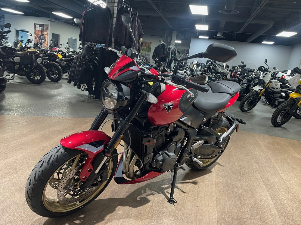 2026 Triumph Trident 800 - Carnival Red alt