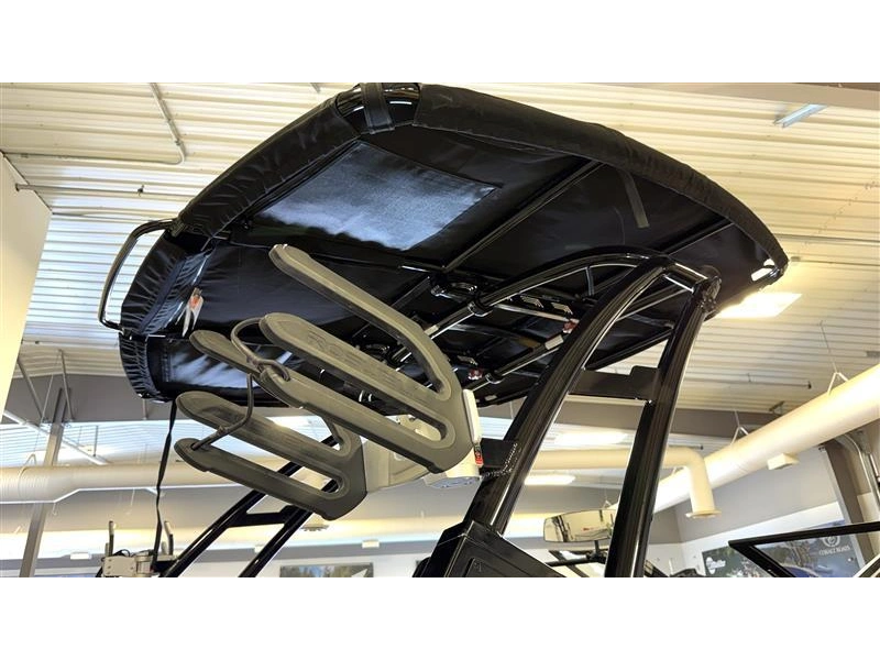 2026 Cobalt Boats R4 Surf alt