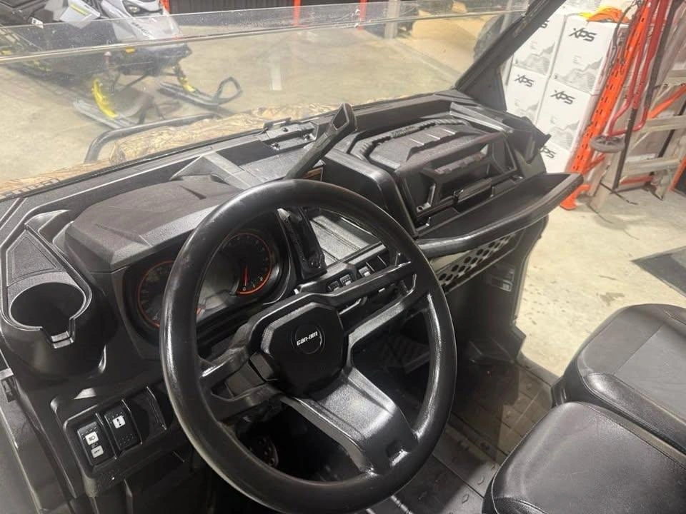 Can-am Defen Hd8 2016 alt