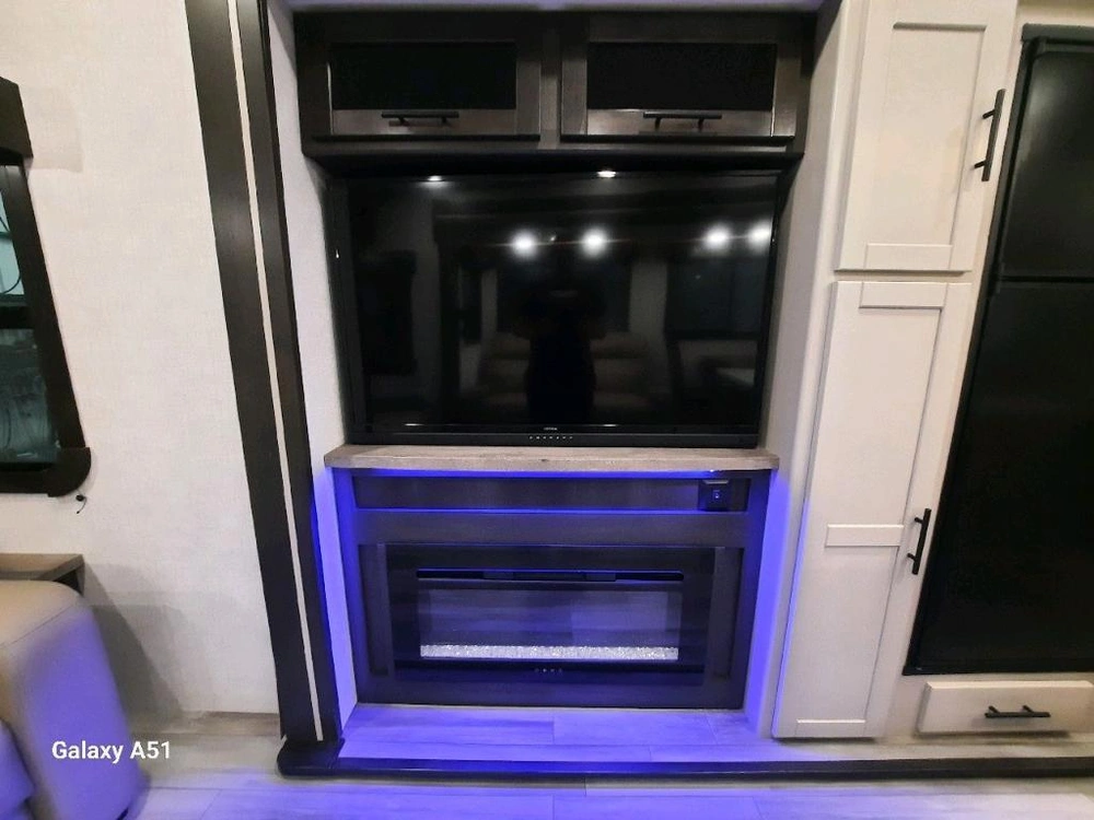 Crossroads Cruiser Aire 31si 2022 alt