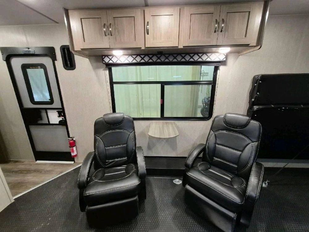 Coachmen Adrenaline 27lt 2021 alt