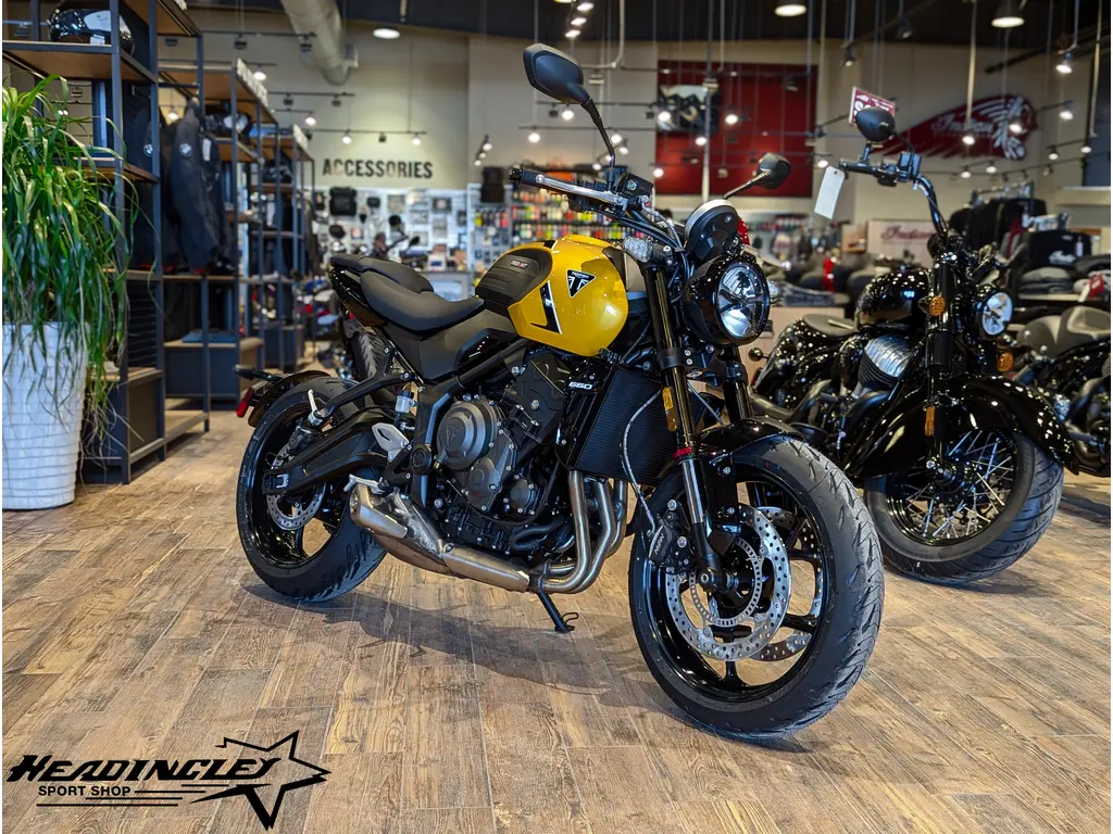 2026 Triumph Trident 660 // Cosmic Yellow 