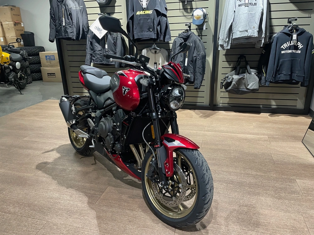 2026 Triumph Trident 800 - Carnival Red alt