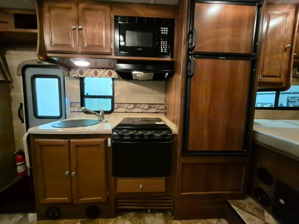 Coachmen Leprechaun 220qb 2012 alt