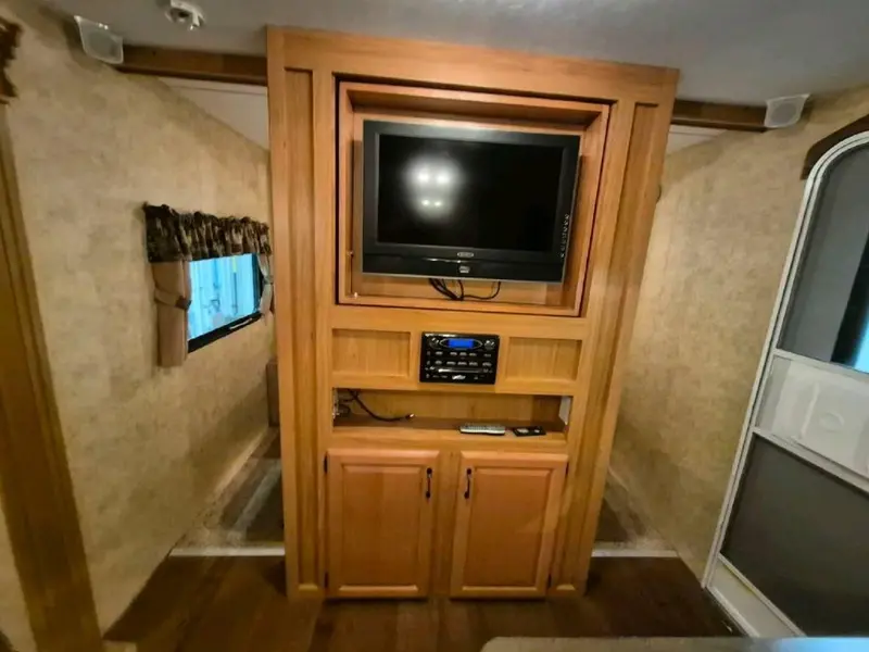 2010 Keystone RV Laredo 29BHS thumbnail 13