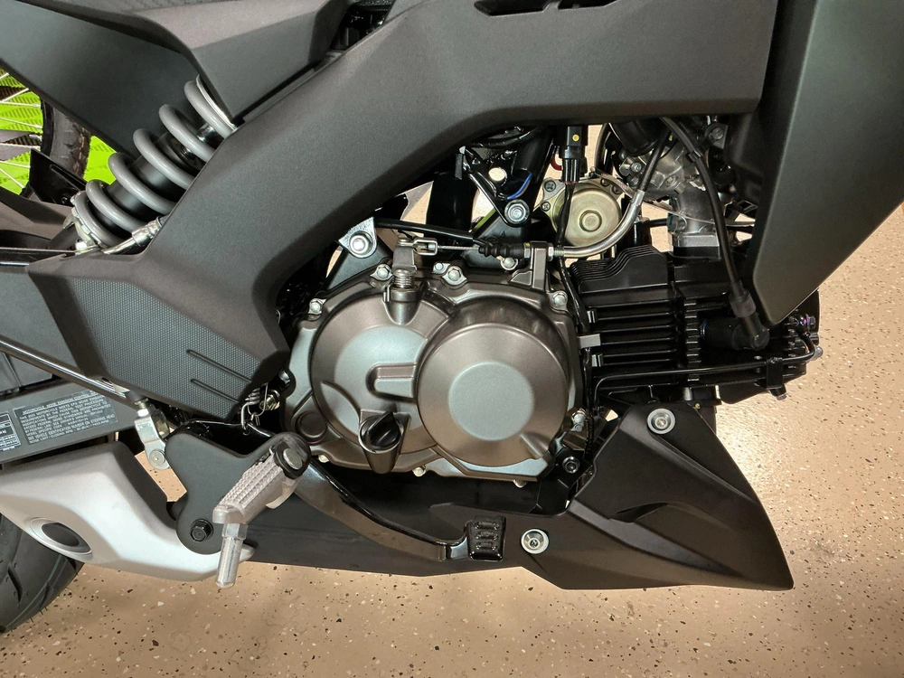 2025 Kawasaki Z125 Pro Base alt