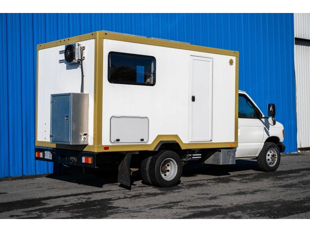 Ford E450 Paralander 2006 alt