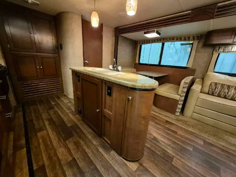 2015 Kodiak 300BSHL thumbnail 13