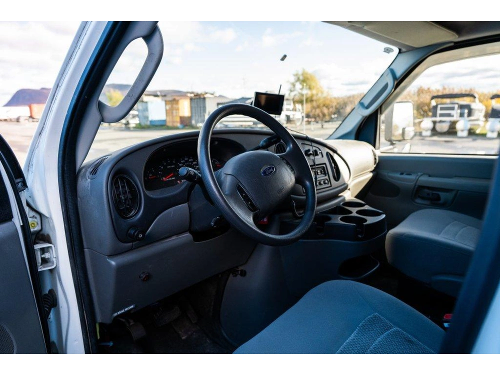 Ford E450 Paralander 2006 alt