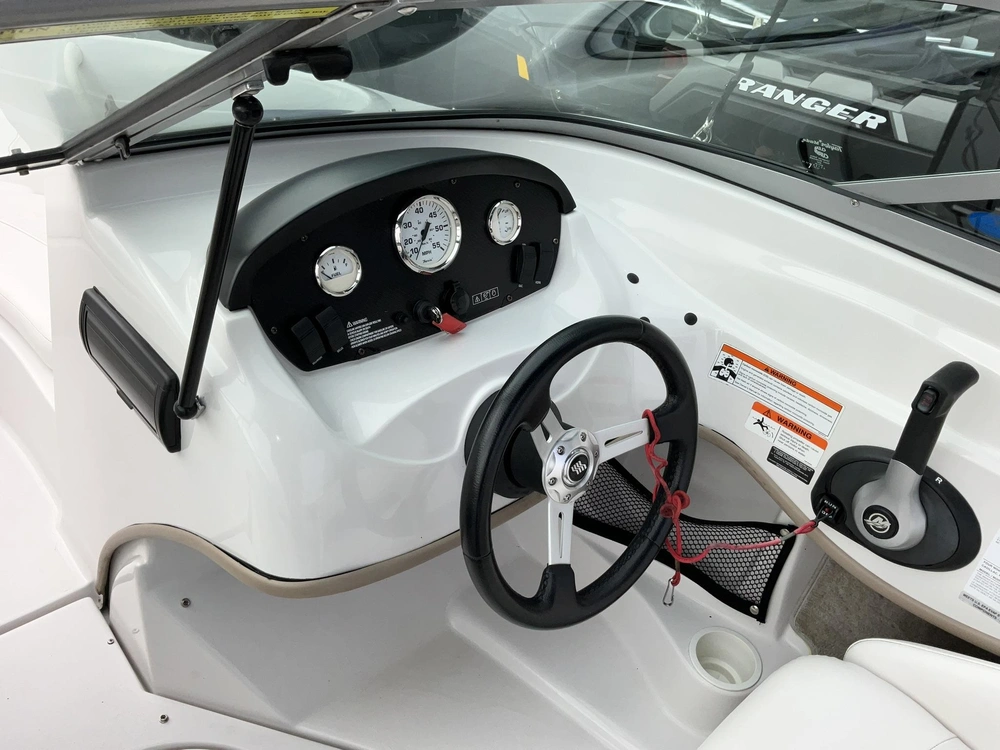 Four Winns 200 2011 alt