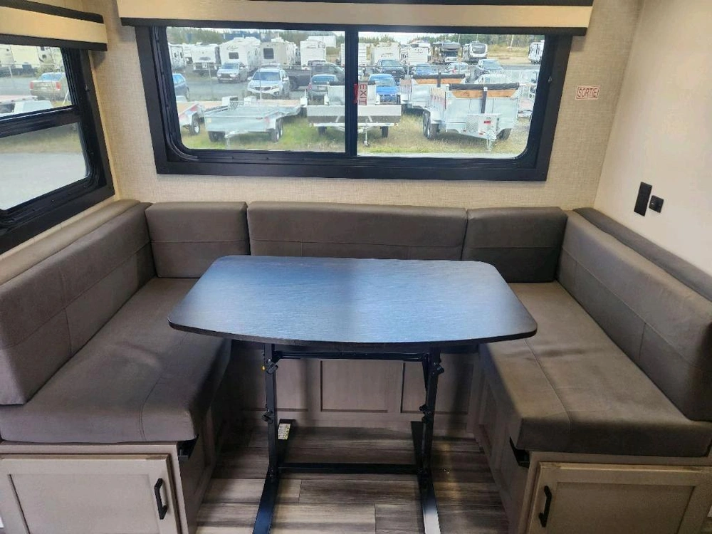 Jayco Jay Feather 24bh 2025 alt