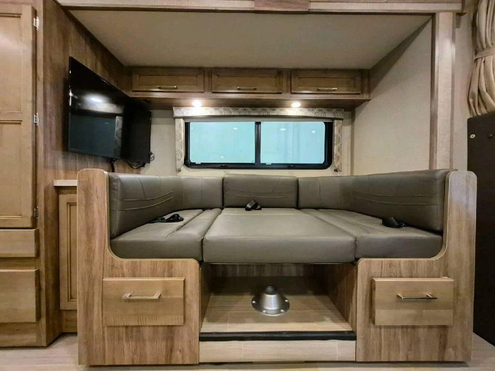 Entegra Coach Odyssey 24b 2020 alt