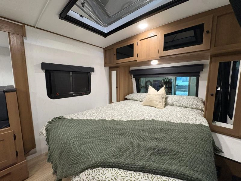 Coachmen Apex Nano 208bhs 2026 alt