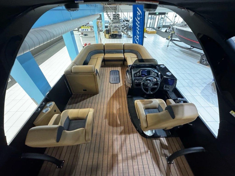 Bentley Elite 253 Swingback 2026 alt