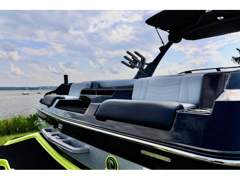 2025 Malibu 22 Mxz alt