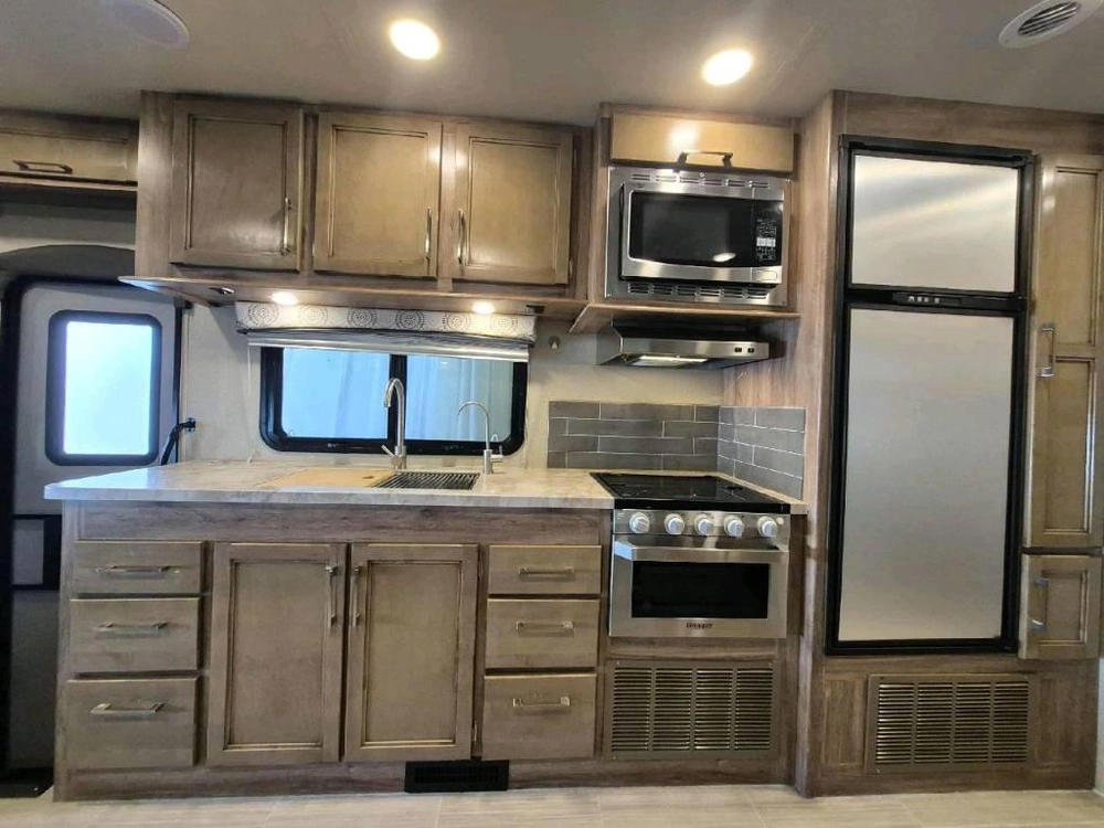 Entegra Coach Odyssey 29v 2020 alt