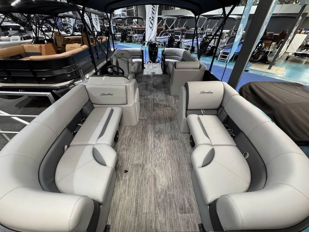 Bentley 223 Bolt 2026 alt