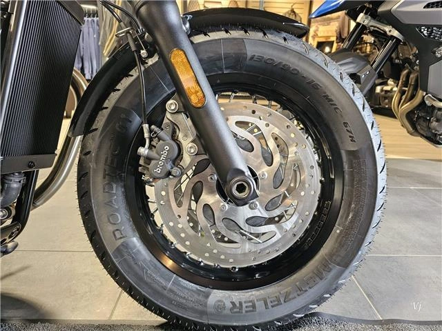 2026 Triumph Bonneville Bobber alt