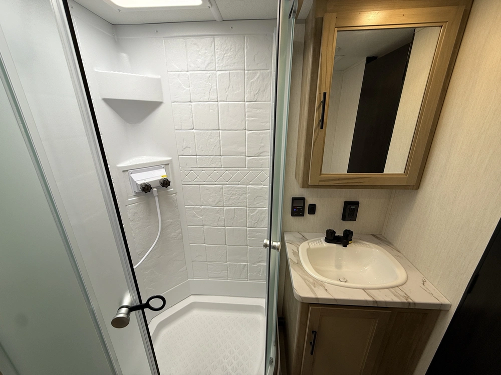 Cherokee 273xlk Wolf Den 2026 alt