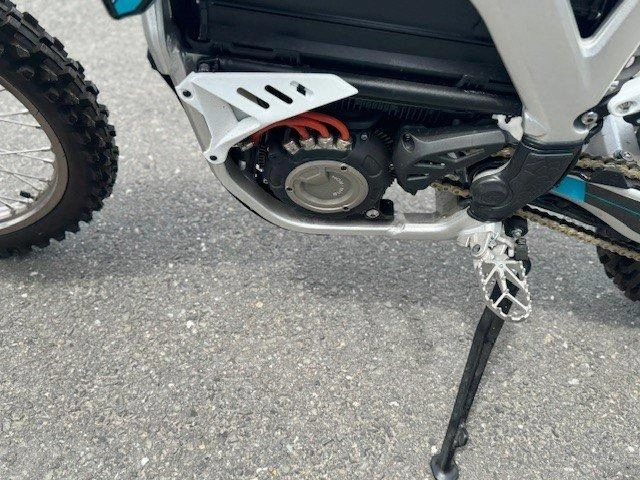 Surron Storm Bee 22,500 Watts 2023 alt