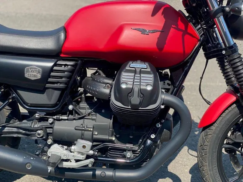 2019 Moto Guzzi V7 III STONE thumbnail 11