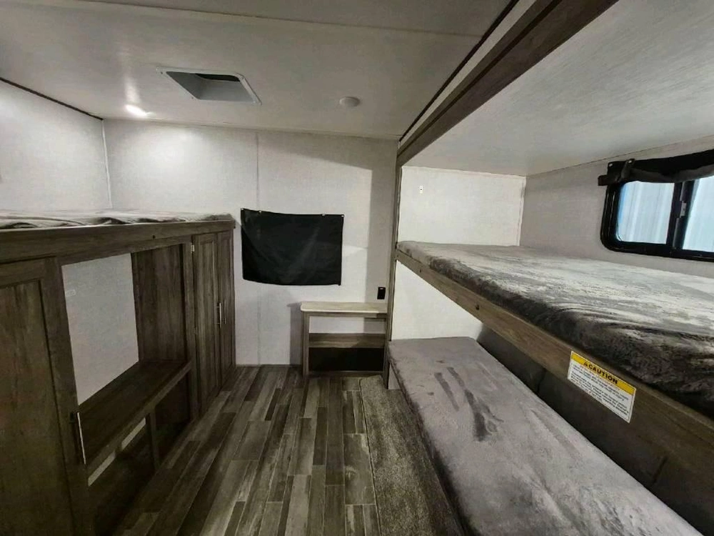 Crossroads Zinger 331bh 2023 alt