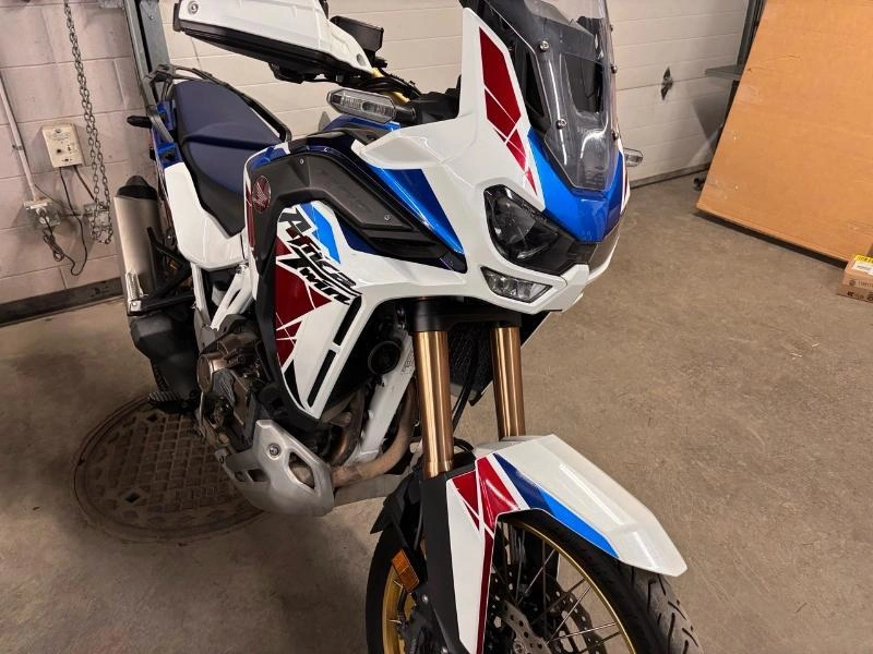 2022 Honda Africa Twin Adventure Es Dct alt