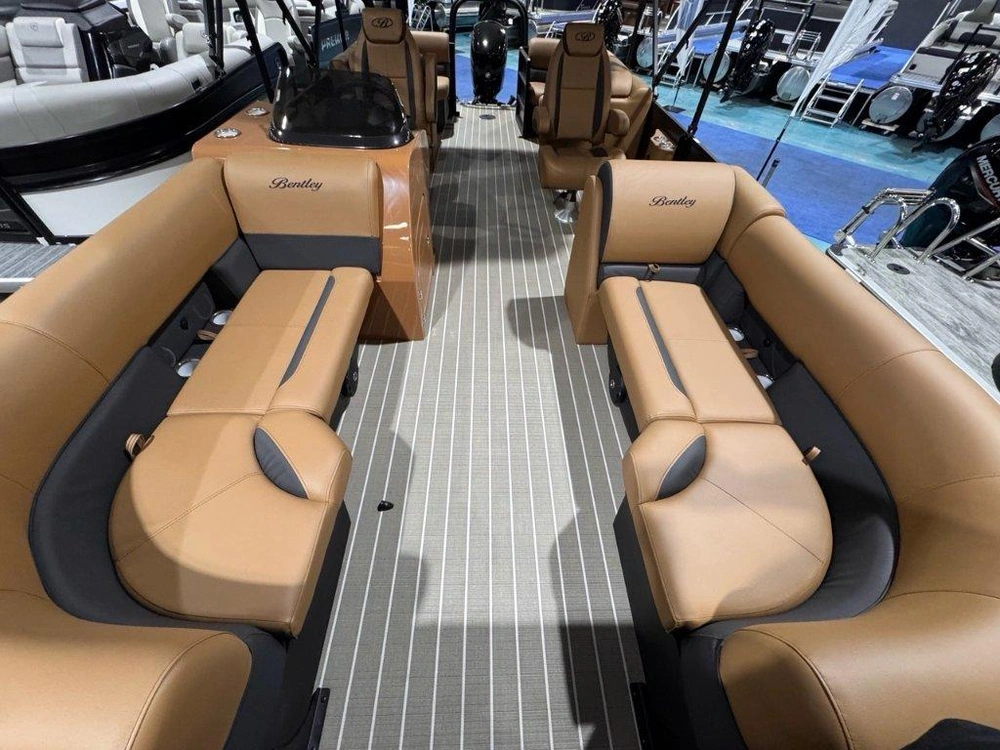 2026 Bentley Legacy 223 Navigator alt